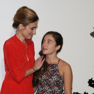 Julie Gayet et Luana Bajrami - Photocall pour le téléfilm "Marion, 13 ans pour toujours" lors du 18ème Festival de la Fiction TV de La Rochelle. Le 16 septembre 2016 © Olivier Borde / Bestimage