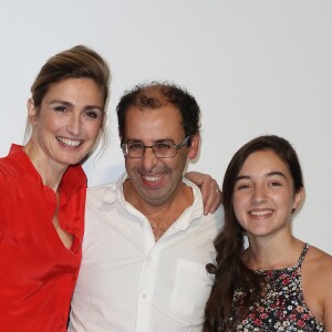 Julie Gayet, Luana Bajrami et le réalisateur Bourlem Guerdjou - Photocall pour le téléfilm "Marion, 13 ans pour toujours" lors du 18ème Festival de la Fiction TV de La Rochelle. Le 16 septembre 2016 © Olivier Borde / Bestimage