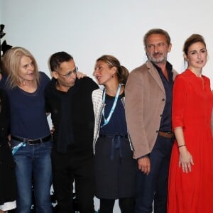 Nora Fraisse, Thomas Anargyros, Julie Gayet,Luana Bajrami et Bourlem Guerdjou - Photocall pour le téléfilm "Marion, 13 ans pour toujours" lors du 18ème Festival de la Fiction TV de La Rochelle. Le 16 septembre 2016 © Olivier Borde / Bestimage