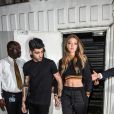 Zayn Malik et Gigi Hadid quittent l'Ambika P3 à l'issue du défilé Versus Versace (collection printemps-été 2017). Londres, le 17 septembre 2016.