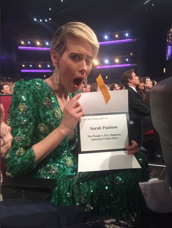 Pedro Pascal (Game of Thrones, Narcos...) a publié cette photo géniale de Sarah Paulson sur Twitter pendant la cérémonie des Emmy Awards, à Los Angeles le 18 septembre 2016.