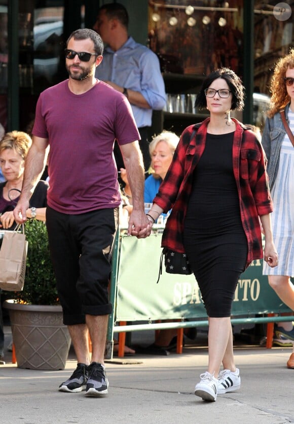 Jaimie Alexander et son nouveau boyfriend Airon Armstrong dans les rues à New York le 17 septembre 2016