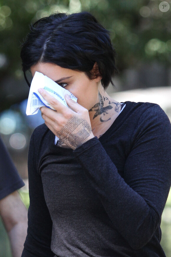 Jaimie Alexander sur le tournage de la série "Blindspot" au Tompkins Square Park à Manhattan, le 23 août 2016.