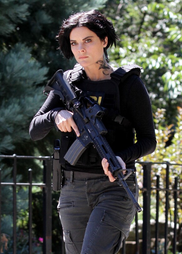 Jaimie Alexander sur le tournage de la série "Blindspot" au Tompkins Square Park à Manhattan, le 23 août 2016.
