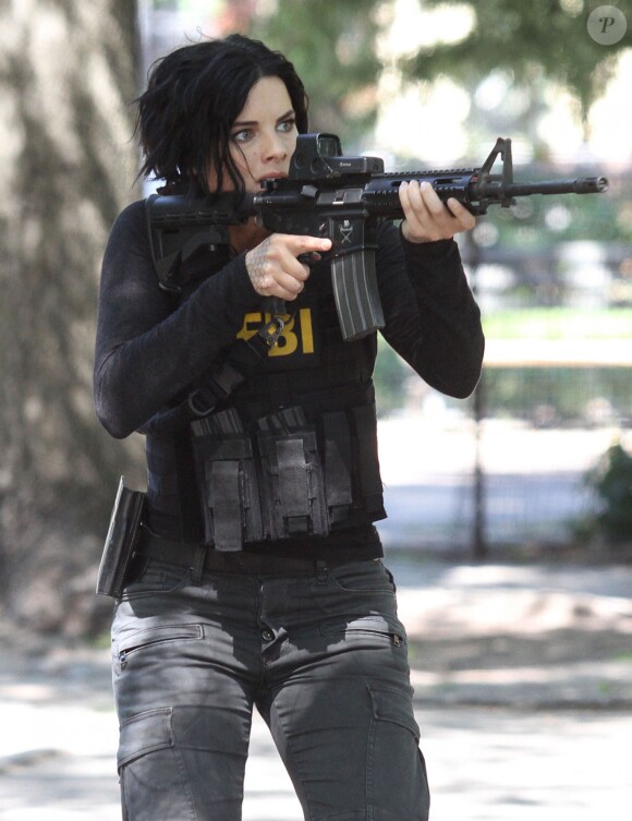 Jaimie Alexander sur le tournage de la série "Blindspot" au Tompkins Square Park à Manhattan, le 23 août 2016.