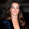 Charlotte Le Bon - Défilé Burberry (collection automne-hiver 2016) à la Makers House, à Soho. Londres, le 19 septembre 2016.