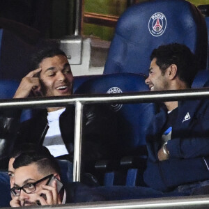 Hatem Ben Arfa et Jamel Debbouze dans les loges - Match du Paris Saint-Germain contre Dijon Football Côte-d'Or lors de la 6e journée de Ligue 1, au Parc des Princes, Paris, France, le 21 septembre 2016. © Pierre Perusseau/Bestimage