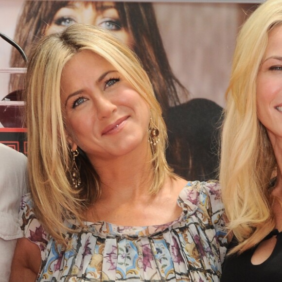 Jennifer Aniston and Chelsea Handler à Hollywood, Los Angeles, le 7 juillet 2011.