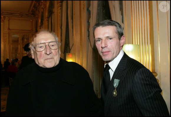 Lambert Wilson et son père à Paris le 7 février 2007.