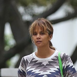 Exclusif - Halle Berry et sa fille Nahla Aubry se promènent à Los Angeles, le 19 septembre 2016.