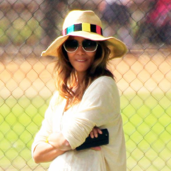 Halle Berry emmène son fils Maceo jouer au football à Hollywood, le 12 septembre 2016.