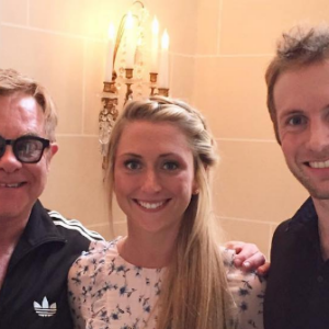 Laura Trott et Jason Kenny se sont mariés en toute discrétion le 24 septembre 2016 dans le Cheshire. Photo Instagram lors d'un déjeuner avec Sir Elton John en septembre 2016.