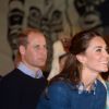 Kate Middleton et le prince William, duchesse et duc de Cambridge, ont pris part à une cérémonie de bienvenue traditionnelle lors de leur rencontre avec la nation Heiltsuk à la réserve amérindienne de Bella Bella le 26 septembre 2016, au troisième jour de leur visite officielle au Canada.
