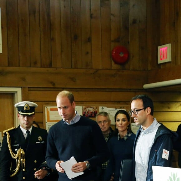 Kate Middleton et le prince William, duchesse et duc de Cambridge, dans la Forêt Grand Ours (Great Bear Rainforest, la plus grande forêt primaire tempérée) en Colombie-Britannique, le 26 septembre 2016 lors de leur visite officielle au Canada.