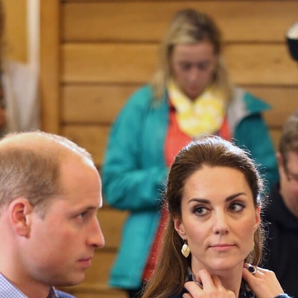 Kate Middleton et le prince William, duchesse et duc de Cambridge, dans la Forêt Grand Ours (Great Bear Rainforest, la plus grande forêt primaire tempérée) en Colombie-Britannique, le 26 septembre 2016 lors de leur visite officielle au Canada.