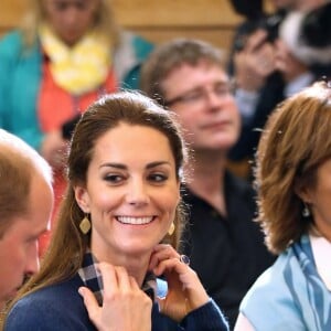 Kate Middleton et le prince William, duchesse et duc de Cambridge, dans la Forêt Grand Ours (Great Bear Rainforest, la plus grande forêt primaire tempérée) en Colombie-Britannique, le 26 septembre 2016 lors de leur visite officielle au Canada.