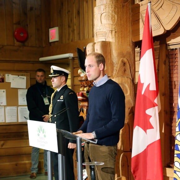 Kate Middleton et le prince William, duchesse et duc de Cambridge, dans la Forêt Grand Ours (Great Bear Rainforest, la plus grande forêt primaire tempérée) en Colombie-Britannique, le 26 septembre 2016 lors de leur visite officielle au Canada.