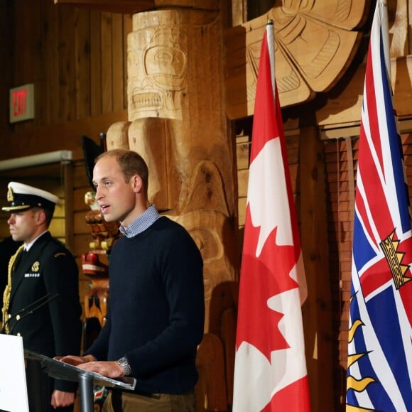 Kate Middleton et le prince William, duchesse et duc de Cambridge, dans la Forêt Grand Ours (Great Bear Rainforest, la plus grande forêt primaire tempérée) en Colombie-Britannique, le 26 septembre 2016 lors de leur visite officielle au Canada.