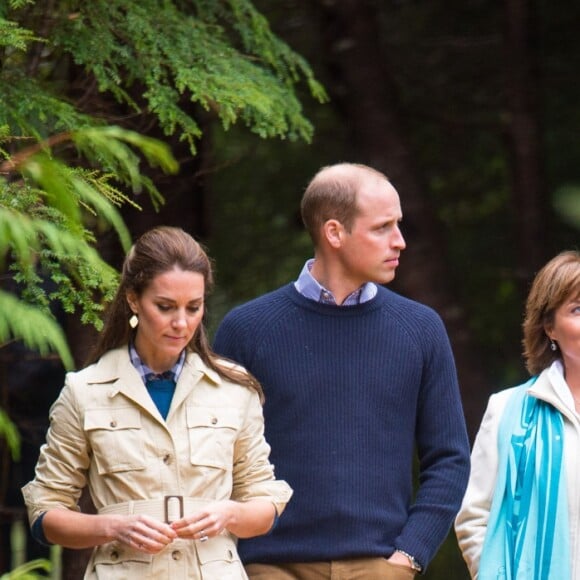 Kate Middleton et le prince William, duchesse et duc de Cambridge, dans la Forêt Grand Ours (Great Bear Rainforest, la plus grande forêt primaire tempérée) en Colombie-Britannique, le 26 septembre 2016 lors de leur visite officielle au Canada.