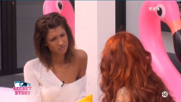 Mélanie en pleine discussion avec Fanny dans "Secret Story 10", mardi 27 septembre 2016