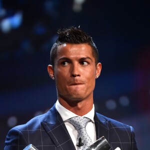 Cristiano Ronaldo lors de la remise des trophées UEFA du Championnat d'Europe 2016. Cristiano Ronaldo a été élu "Meilleur joueur d'Europe" pour la saison 2015-2016. Monaco, le 25 août 2016. © Bruno Bebert/Bestimage