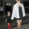 Kate Hudson et son fils Bingham Hawn Bellamy arrivent à L'aéroport Lax de Los Angeles le 21 aout 2016. =