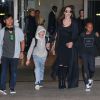 Angelina Jolie arrive avec ses enfants Pax, Shiloh et Zahara à L'aéroport de LAX à Los Angeles. La famille est de retour du Cambodge où ils ont passé 3 mois pour le tournage du film documentaire 'First They Killed My Father’ ('D'abord ils ont tué mon père') réalisé par Angelina Jolie. Le 2 mars 2016 s