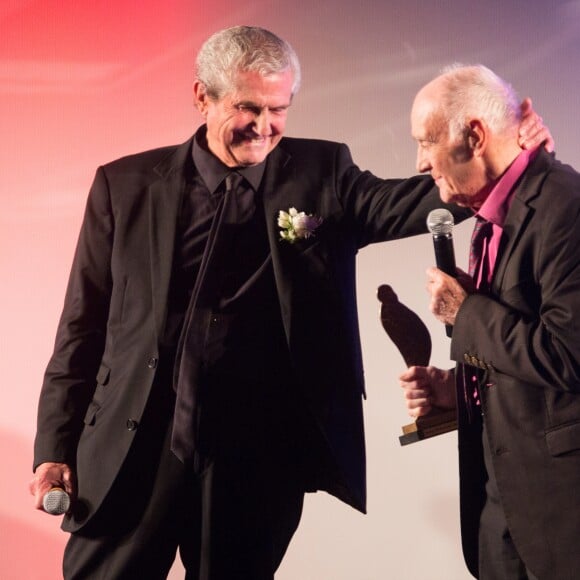 Claude Lelouch remet le Hitchcock d'Honneur à Rémy Julienne lors de la cérémonie de clôture du 27ème Festival du film britannique de Dinard, le 1er octobre 2016