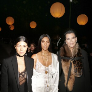 Kourtney Kardashian, Kim Kardashian et leur mère Kris Jenner au défilé de mode "Givenchy", collection prêt-à-porter Printemps-Eté 2017 lors de la Fashion Week de Paris, France, le 2 October 2016.