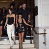 Kendall Jenner et Hailey Baldwin accompagnées de Kourtney Kardashian à la sortie du Peninsula Hôtel à Paris le 3 octobre 2016