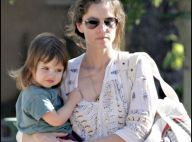 REPORTAGE PHOTOS : Amanda Peet, une maman câline pour sa trop jolie petite fille !