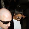 Kourtney Kardashian arrive avec deux gardes du corps à l'aéroport LAX de Los Angeles, Californie, Etats-Unis, le 3 octobre 2016.