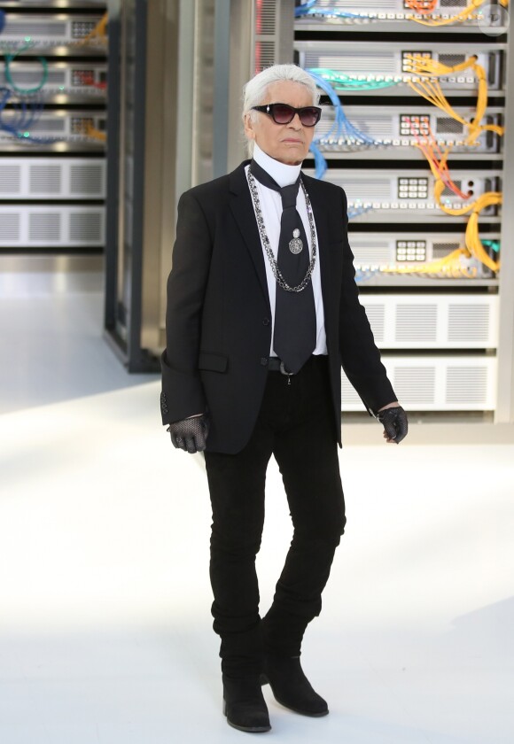 Karl Lagerfeld - Défilé de mode Chanel collection prêt-à-porter Printemps-Eté 2017 au Grand Palais lors de la fashion week à Paris, le 4 octobre 2016.