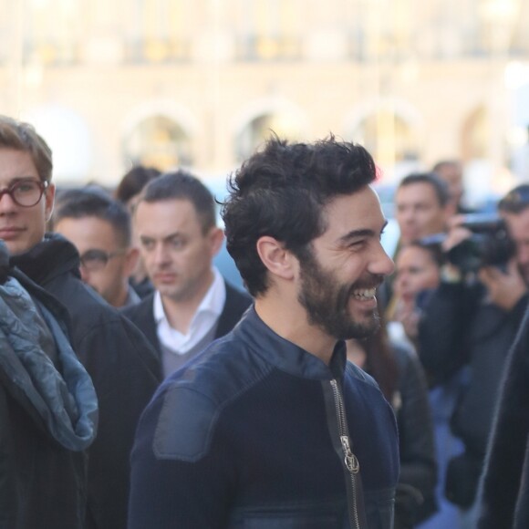 Tahar Rahim et Farida Khelfa - Défilé de mode prêt-à-porter printemps-été 2017 "Louis Vuitton", place Vendôme. Paris, le 5 octobre 2016 © CVS-Veeren / Bestimage