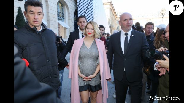 Léa Seydoux, enceinte - Défilé de mode prêt-à-porter printemps-été 2017 &quot;Louis Vuitton&quot;, place Vendôme. Paris, le 5 octobre 2016.