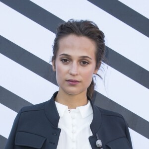 Alicia Vikander - Photocall au défilé de mode "Louis Vuitton" collection prêt-à-porter Printemps-Eté 2017 lors de la Fashion Week de Paris, place Vendôme, à Paris, France, le 5 octobre 2016. © Olivier Borde/Bestimage Celebs attending the Louis Vuitton show as part of the Paris Fashion Week Womenswear Spring/Summer 2017 at Vendome place, in Paris, France on October 5, 2016.05/10/2016 -