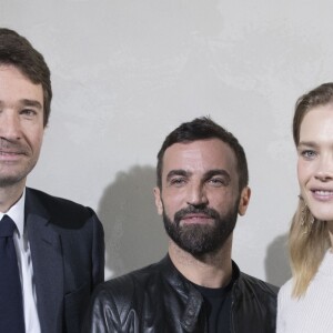 Antoine Arnault , sa compagne Natalia Vodianova et Nicolas Ghesquière en backstage du défilé de mode "Louis Vuitton", collection prêt-à-porter Printemps-Eté 2017 à Paris, le 5 octobre 2016. © Olivier Borde/Bestimage People on backstage of Louis Vuitton fashion show Spring/Summer ready-to-wear 2017 in Paris, on October 5, 2016.05/10/2016 - Paris