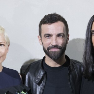 Michelle Williams, Nicolas Ghesquière et Jennifer Connelly en backstage du défilé de mode "Louis Vuitton", collection prêt-à-porter Printemps-Eté 2017 à Paris, le 5 octobre 2016. © Olivier Borde/Bestimage People on backstage of Louis Vuitton fashion show Spring/Summer ready-to-wear 2017 in Paris, on October 5, 2016.05/10/2016 - Paris