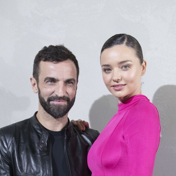 Nicolas Ghesquière et Miranda Kerr en backstage du défilé de mode "Louis Vuitton", collection prêt-à-porter Printemps-Eté 2017 à Paris, le 5 octobre 2016. © Olivier Borde/Bestimage People on backstage of Louis Vuitton fashion show Spring/Summer ready-to-wear 2017 in Paris, on October 5, 2016.05/10/2016 - Paris