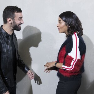 Nicolas Ghesquière et Leïla Bekhti en backstage du défilé de mode "Louis Vuitton", collection prêt-à-porter Printemps-Eté 2017 à Paris, le 5 octobre 2016. © Olivier Borde/Bestimage People on backstage of Louis Vuitton fashion show Spring/Summer ready-to-wear 2017 in Paris, on October 5, 2016.05/10/2016 - Paris