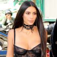 Kim Kardashian - La famille Kardashian se rend dans une boutique Armani pendant la Fashion Week à Paris le 29 septembre 2016.