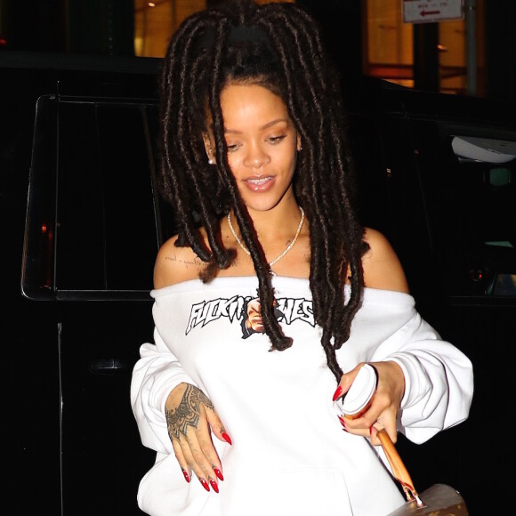 Rihanna arrive à son hôtel à New York, le 5 octobre 2016.