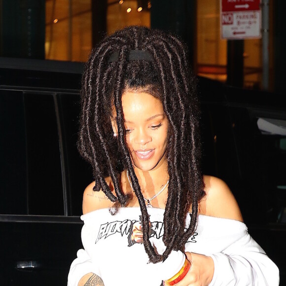 Rihanna arrive à son hôtel à New York, le 5 octobre 2016.