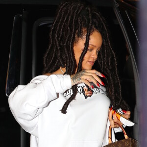 Rihanna arrive à son hôtel à New York, le 5 octobre 2016.