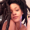 Rihanna métamorphosée, dévoile ses nouvelles dread locks sur Instagram.