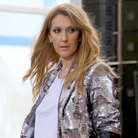 Céline Dion donne un concert lors de sa participation à l'émission "Today" de la chaîne NBC au Rockefeller Plaza à New York, le 22 juillet 2016.
