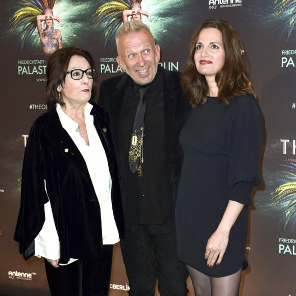 Nana Mouskouri, Jean-Paul Gaultier et Lenou (Hélène Petsilas fille de Nana Mouskouri) - Première de "The One Grand Show" à Berlin, Allemagne, le 6 octobre 2016. © Future-Image/ZUMA Press/Bestimage