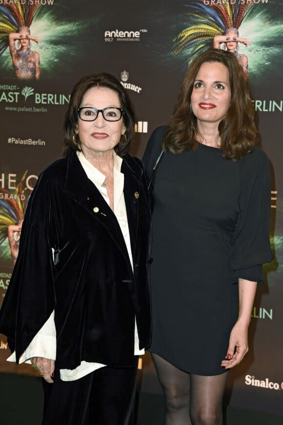 Nana Mouskouri et sa fille Lenou (Hélène Petsilas) - Première de "The One Grand Show" à Berlin, Allemagne, le 6 octobre 2016. © Future-Image/ZUMA Press/Bestimage