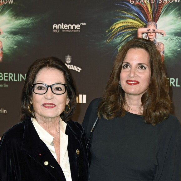 Nana Mouskouri et sa fille Lenou (Hélène Petsilas) - Première de "The One Grand Show" à Berlin, Allemagne, le 6 octobre 2016. © Future-Image/ZUMA Press/Bestimage