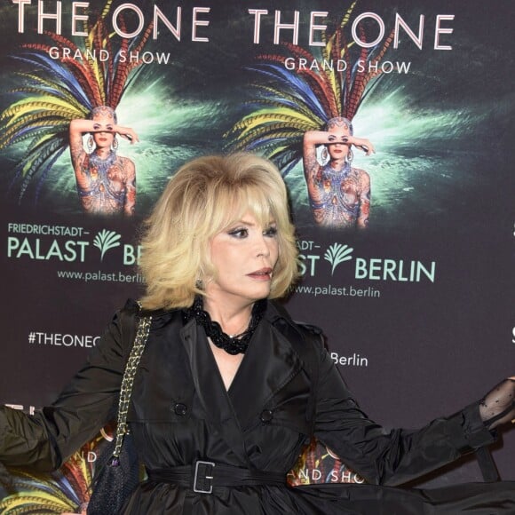 Amanda Lear - Première de "The One Grand Show" à Berlin, Allemagne, le 6 octobre 2016. © Future-Image/ZUMA Press/Bestimage